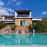 Villa fronte mare 5 camere 6 bagni infinity pool WiFi per 12 persone
