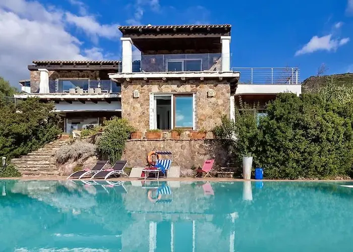 Villa fronte mare 5 camere 6 bagni infinity pool WiFi per 12 persone
